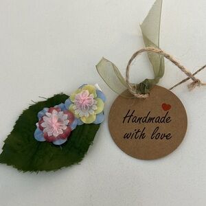 NWT vintage Hair Clip Hand-made of miniature flowers in Aspen CO​